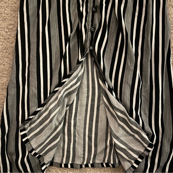 Xhilaration | V-Neck Strappy Button Down Black and White Midi Dress - Picture 6 of 7